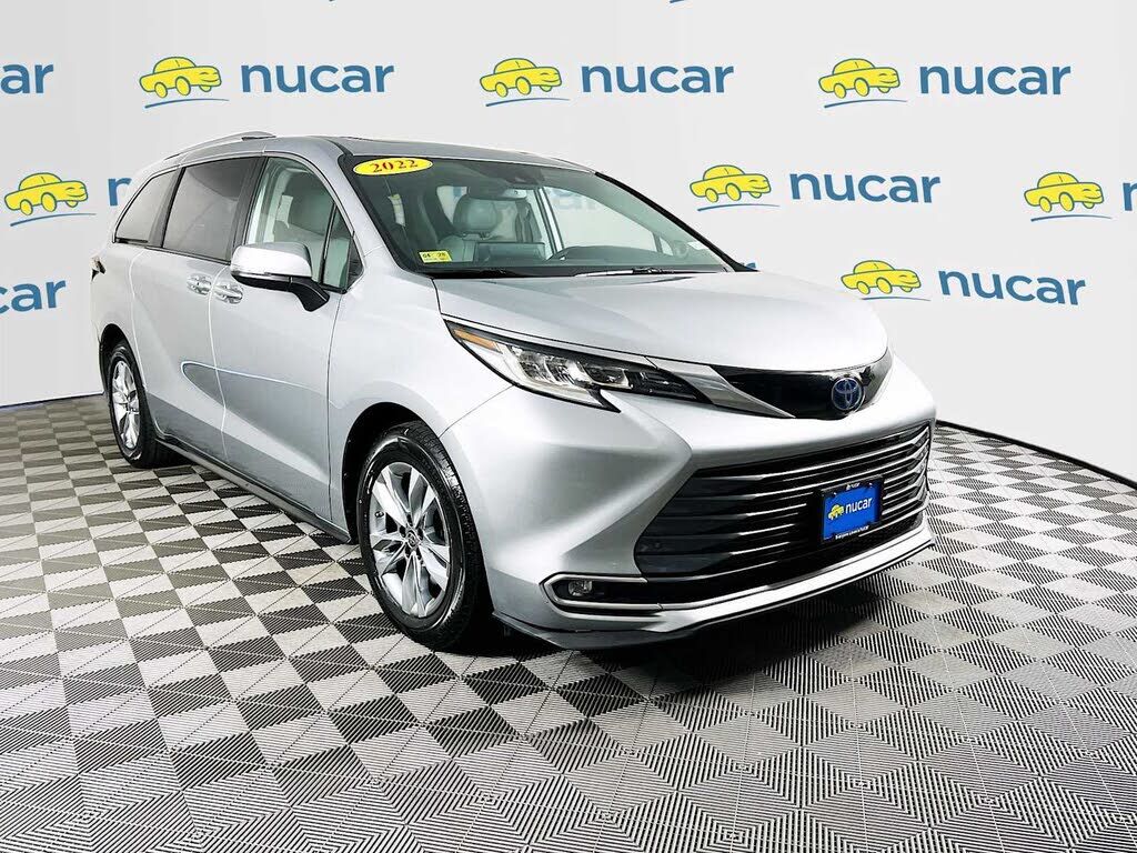 2022 TOYOTA Sienna