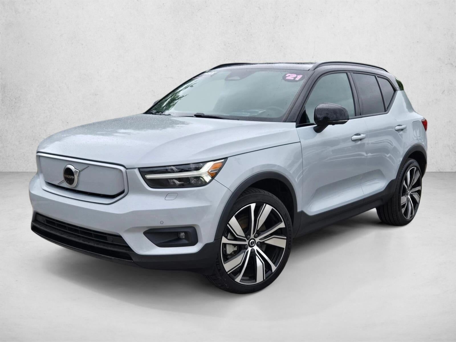 2021 VOLVO XC40
