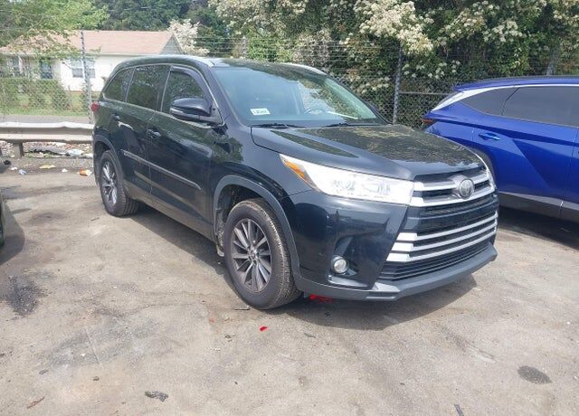 2017 TOYOTA Highlander