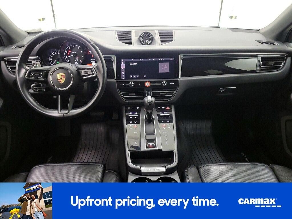 2024 PORSCHE Macan