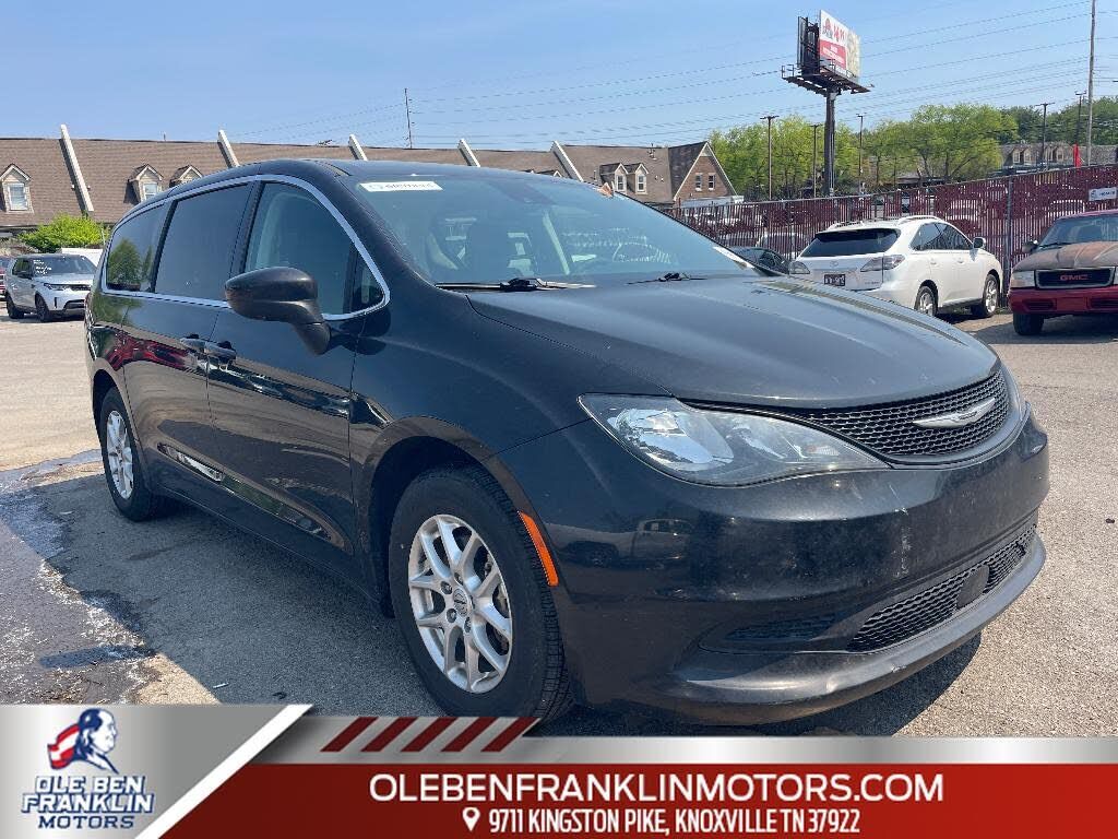 2023 CHRYSLER Voyager