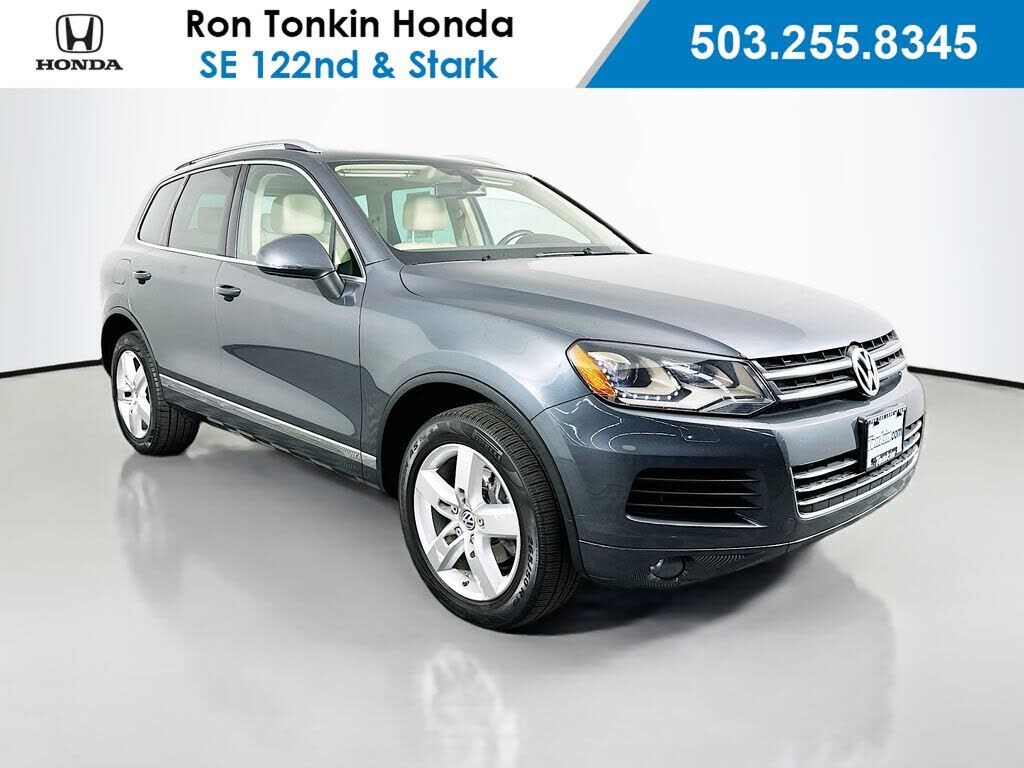 2013 VOLKSWAGEN Touareg