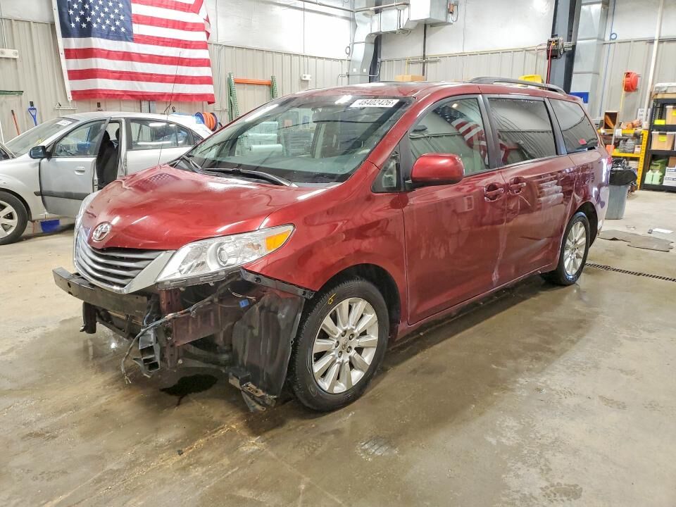 2011 TOYOTA Sienna