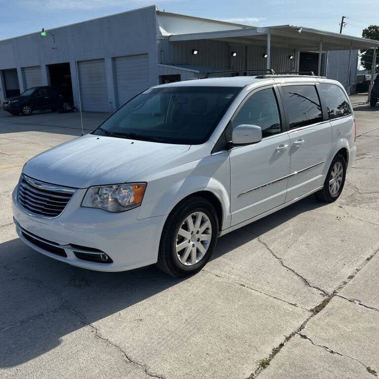 2016 CHRYSLER Town and Country