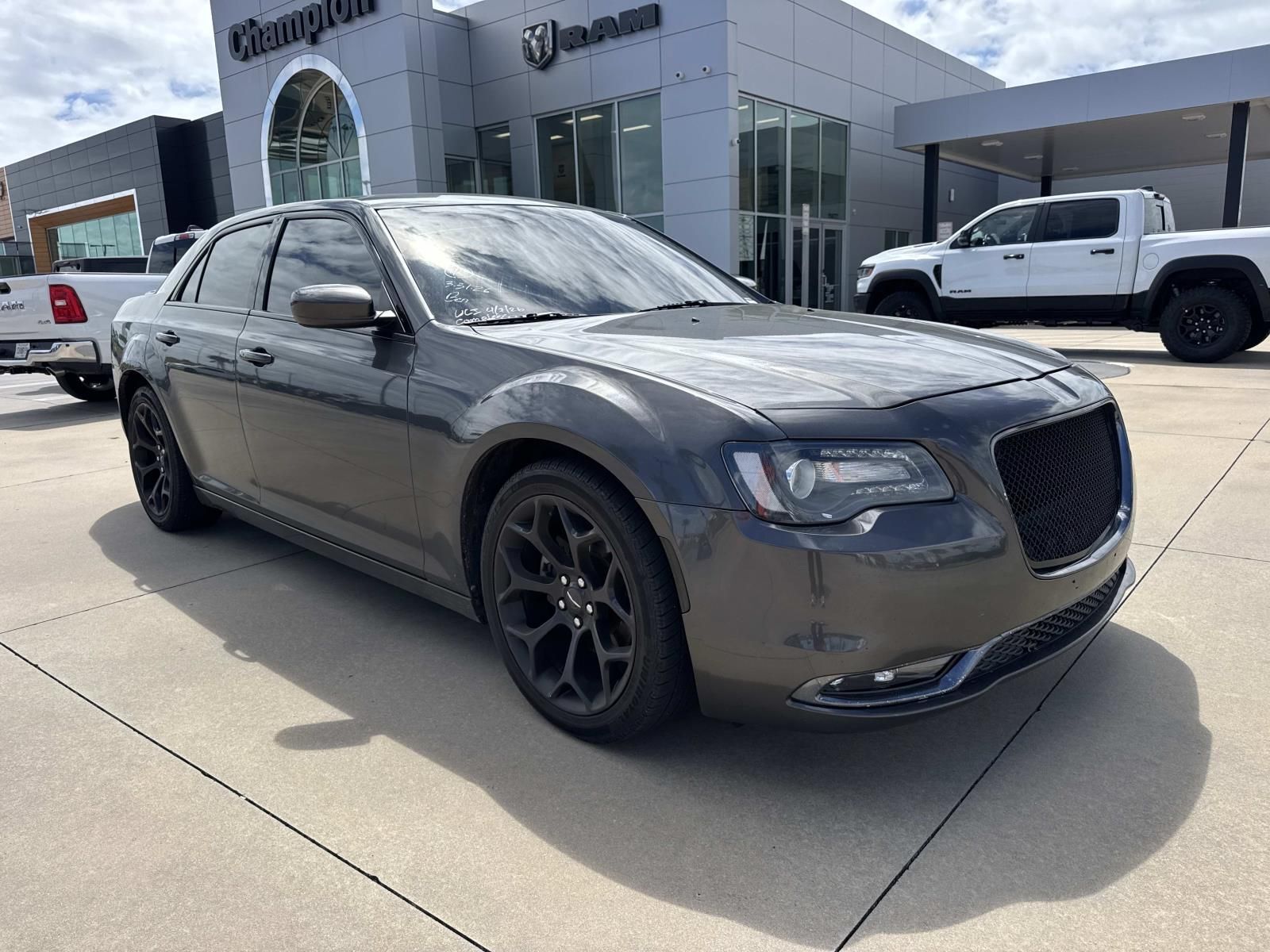 2019 CHRYSLER 300