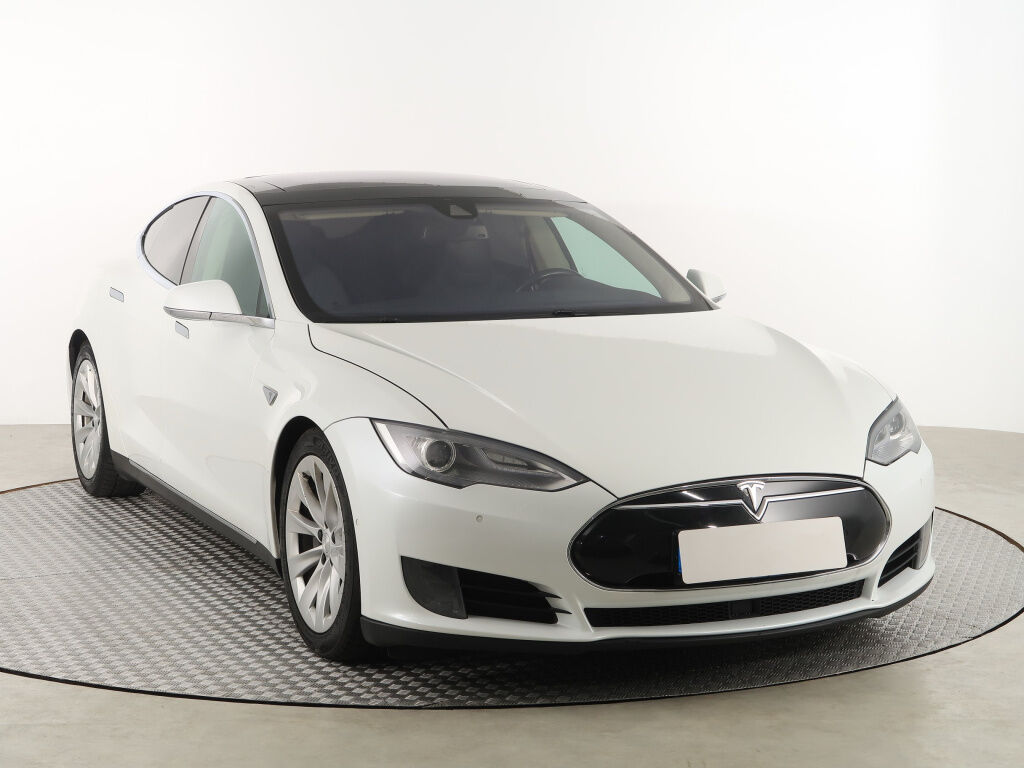 2015 TESLA Model S