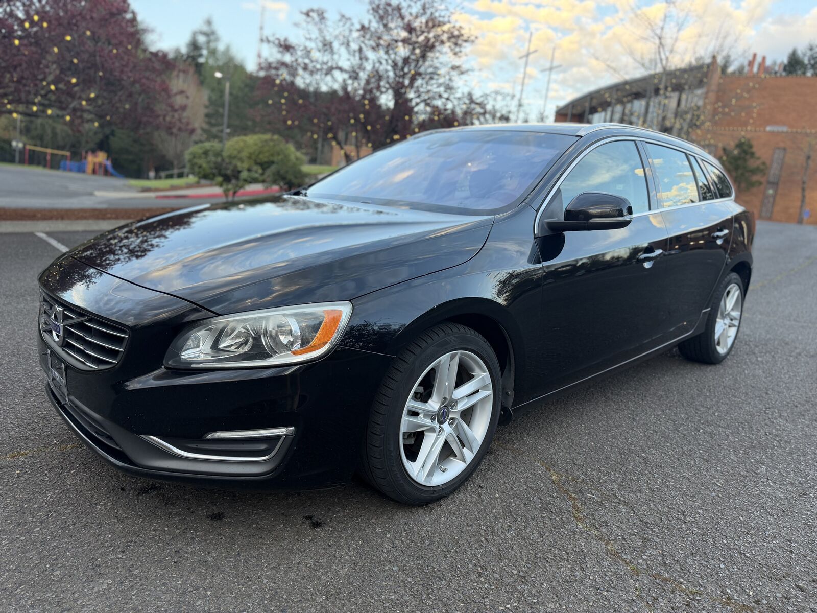 2015 VOLVO V60