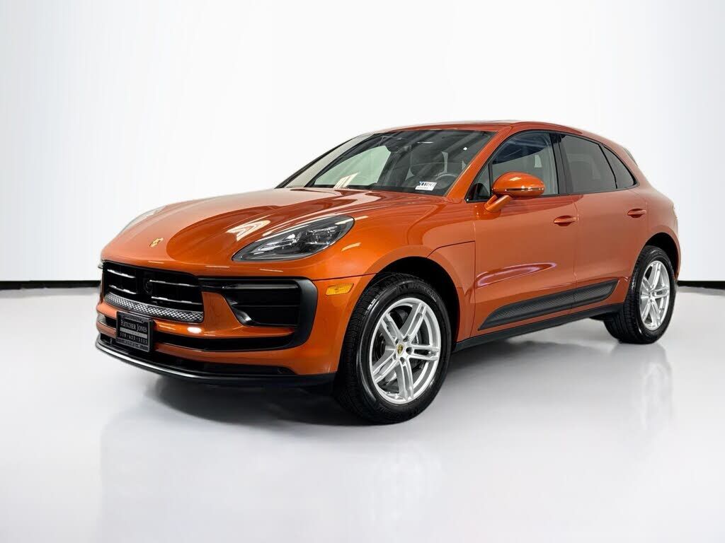 2025 PORSCHE Macan