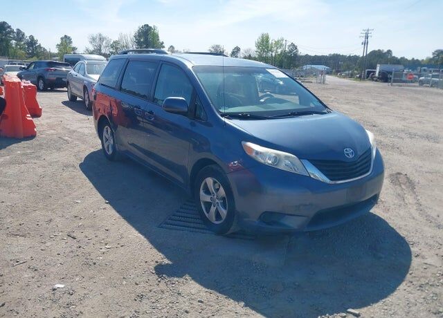 2013 TOYOTA Sienna