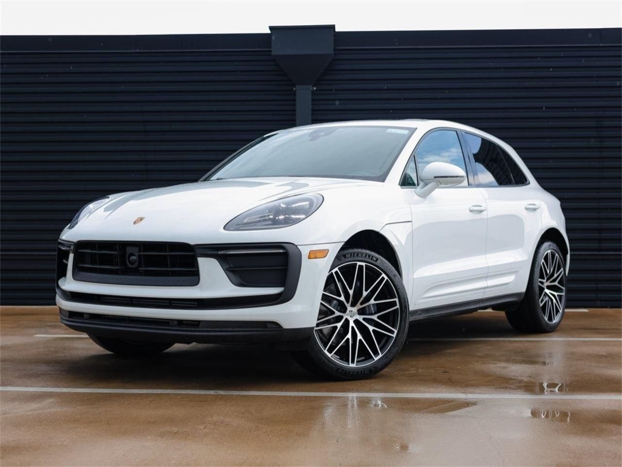 2025 PORSCHE Macan