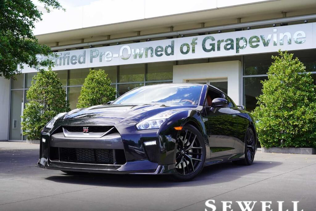 2017 NISSAN GT-R