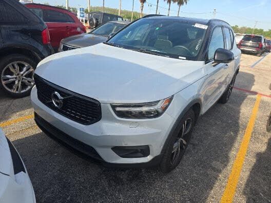 2022 VOLVO XC40