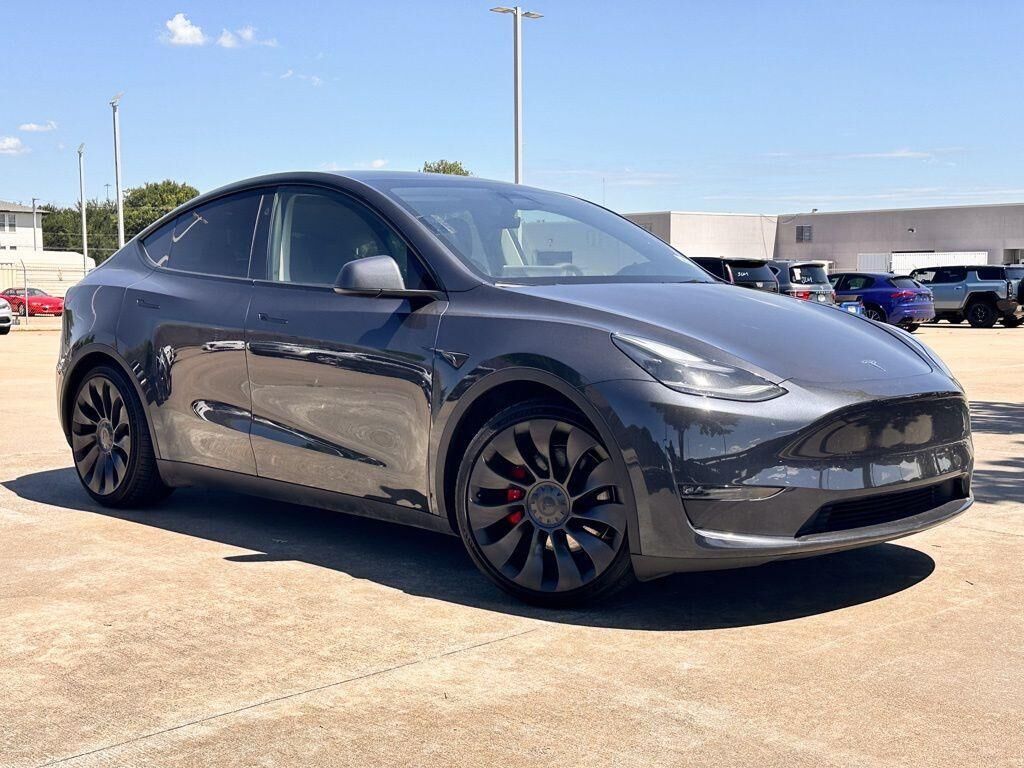 2024 TESLA Model Y