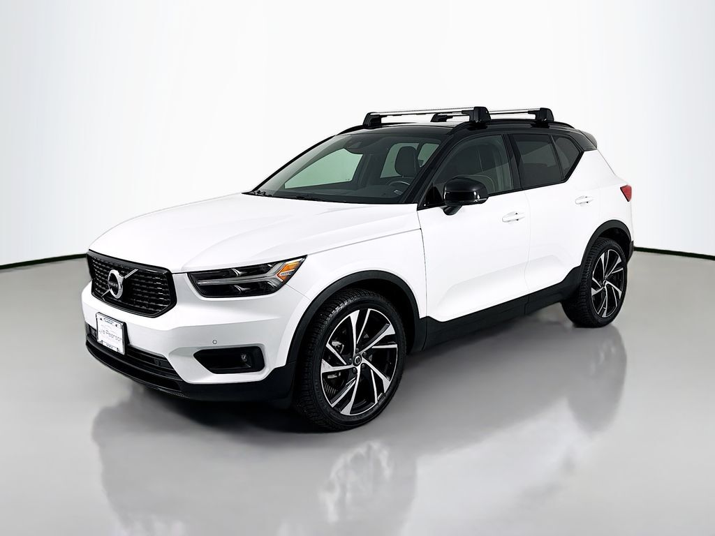 2020 VOLVO XC40
