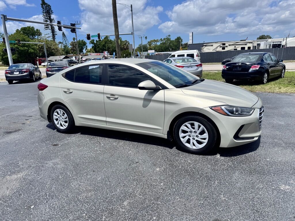 2017 HYUNDAI Elantra