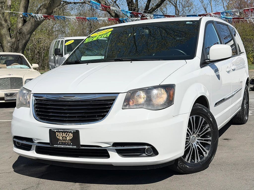 2014 CHRYSLER Town and Country