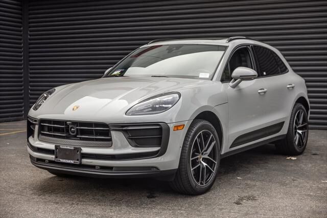 2024 PORSCHE Macan
