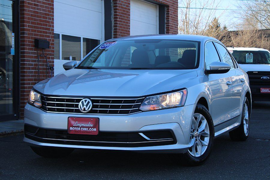 2017 VOLKSWAGEN Passat