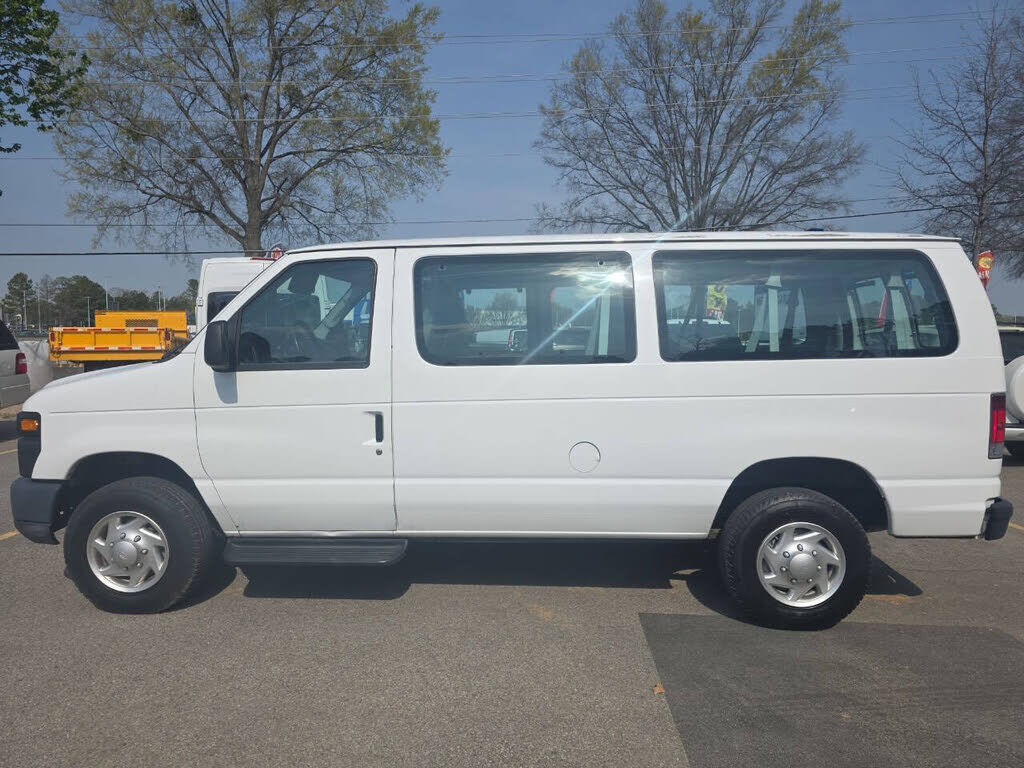 2011 FORD E-350
