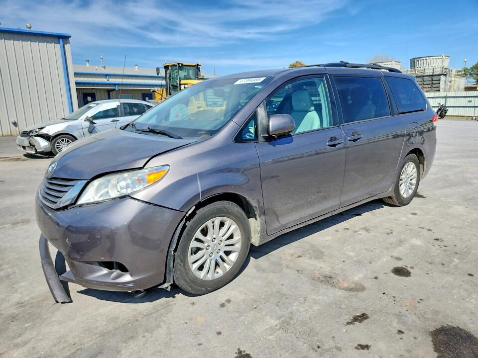 2012 TOYOTA Sienna