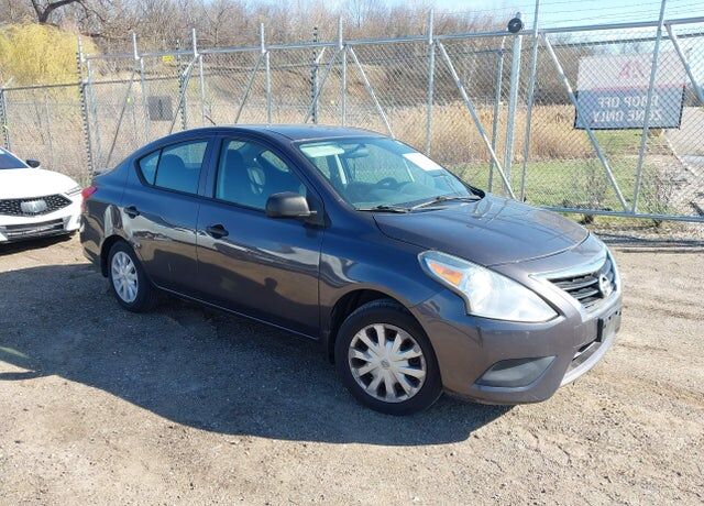 2015 NISSAN Versa