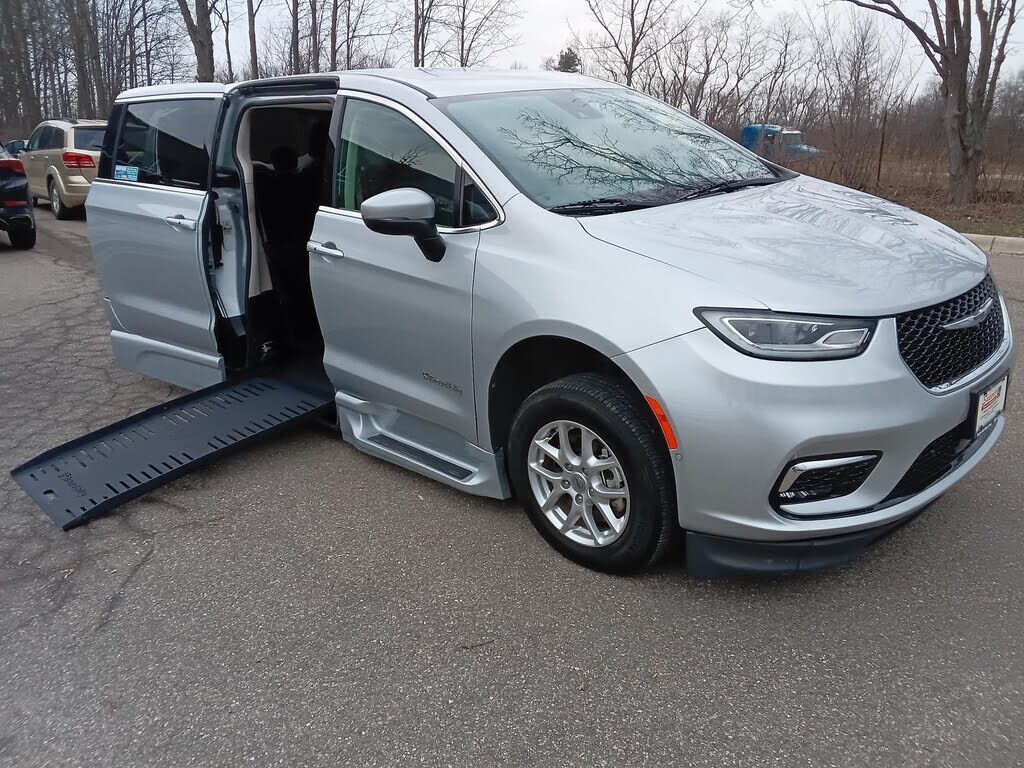 2023 CHRYSLER Pacifica