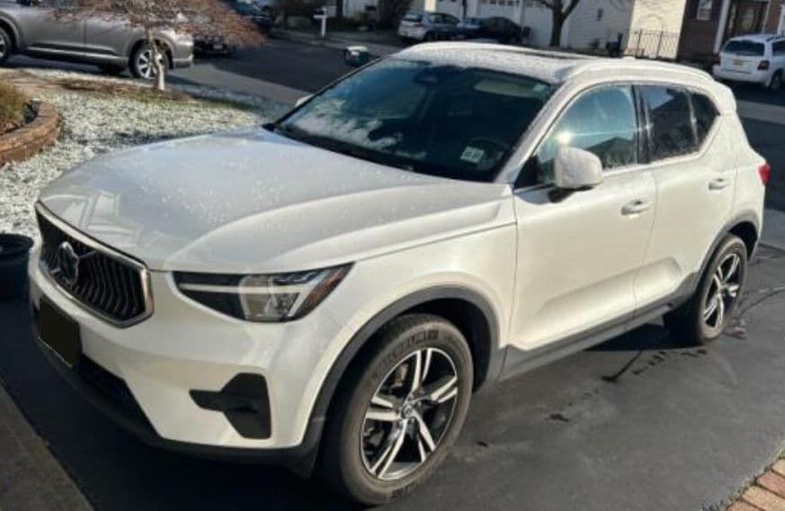 2023 VOLVO XC40
