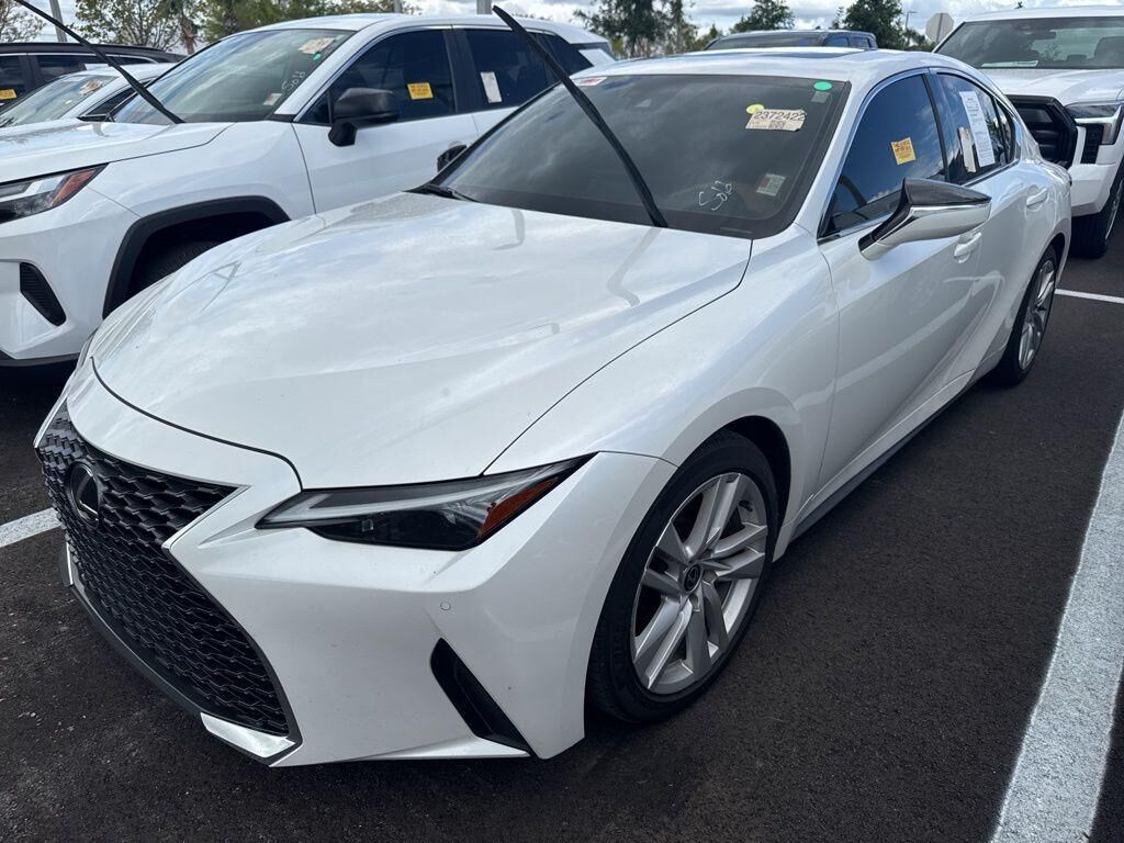 2025 LEXUS IS