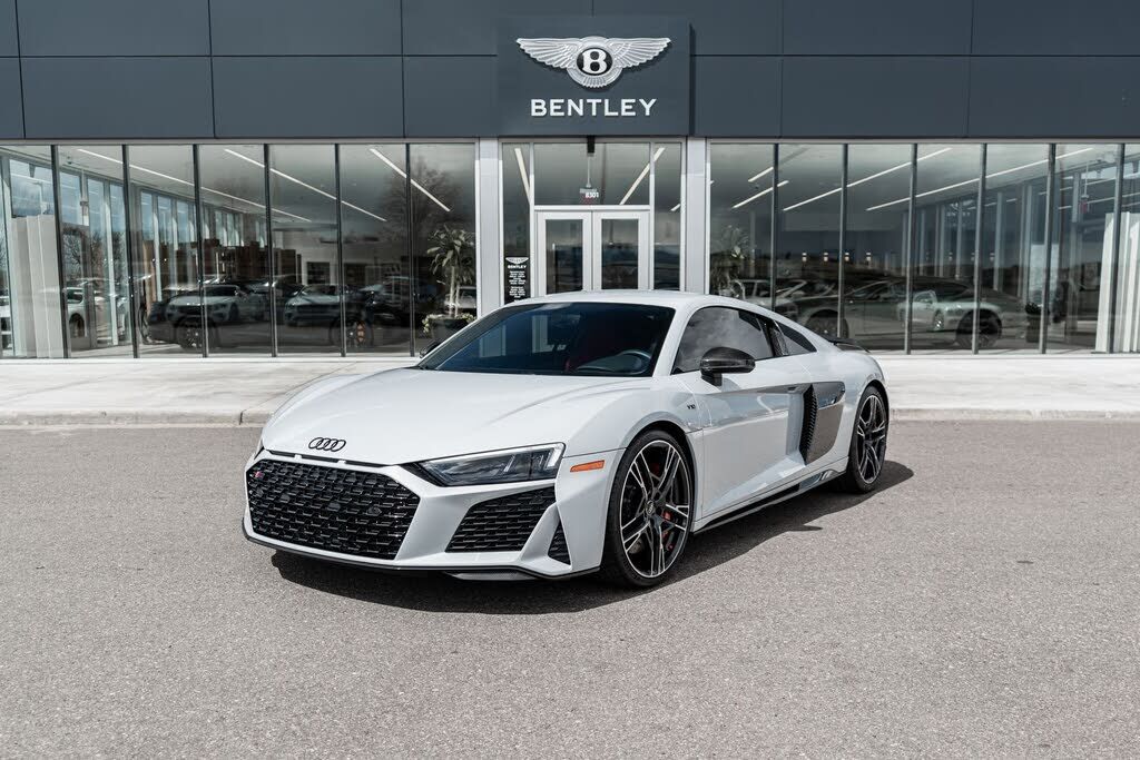 2022 AUDI R8