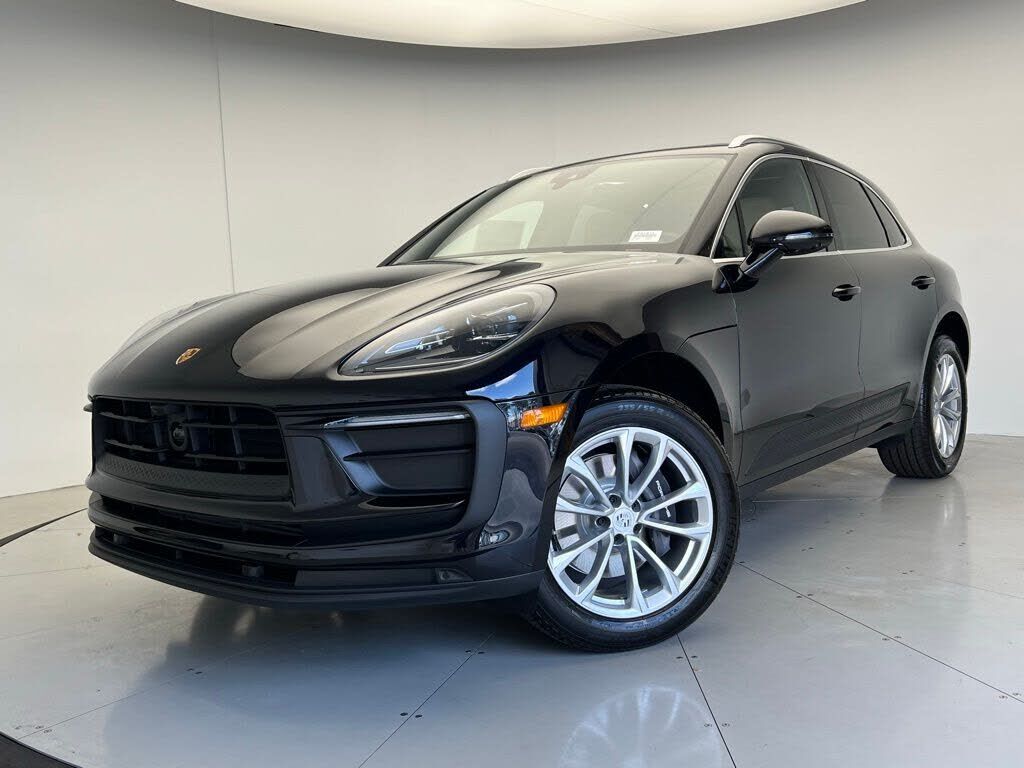 2026 PORSCHE Macan