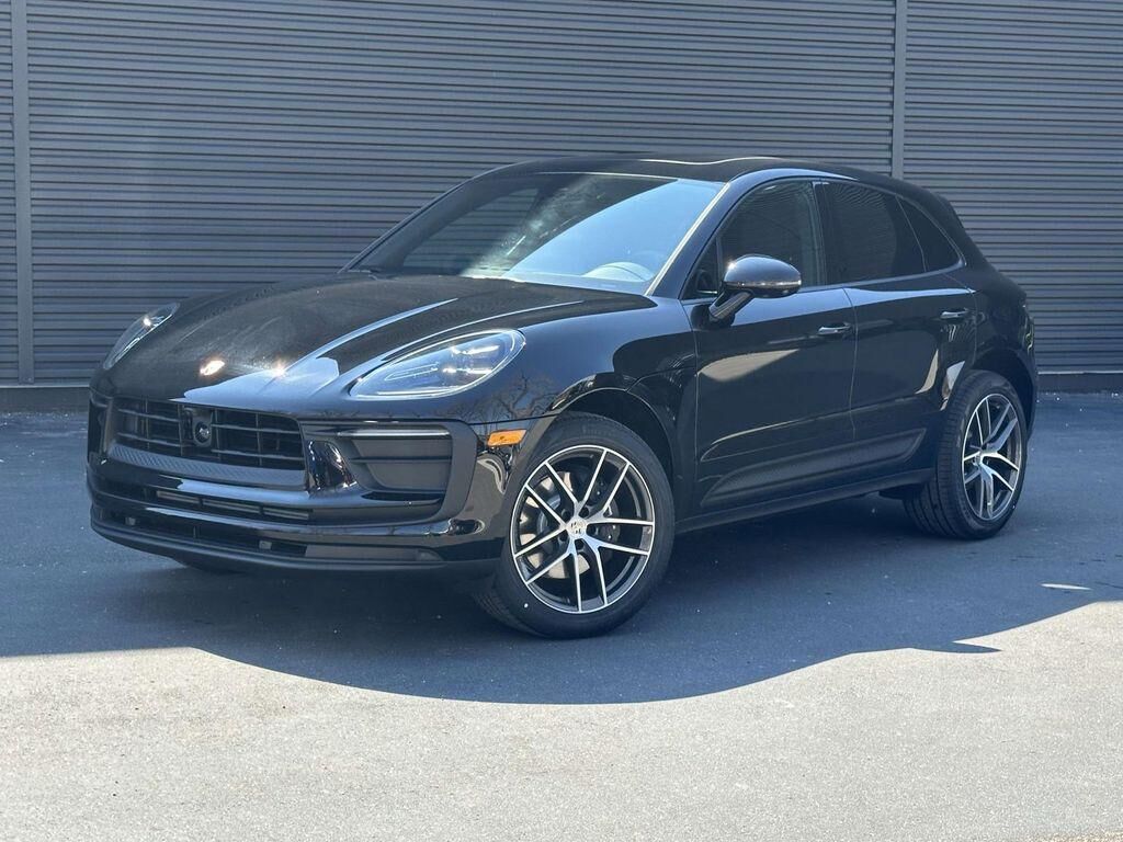 2026 PORSCHE Macan