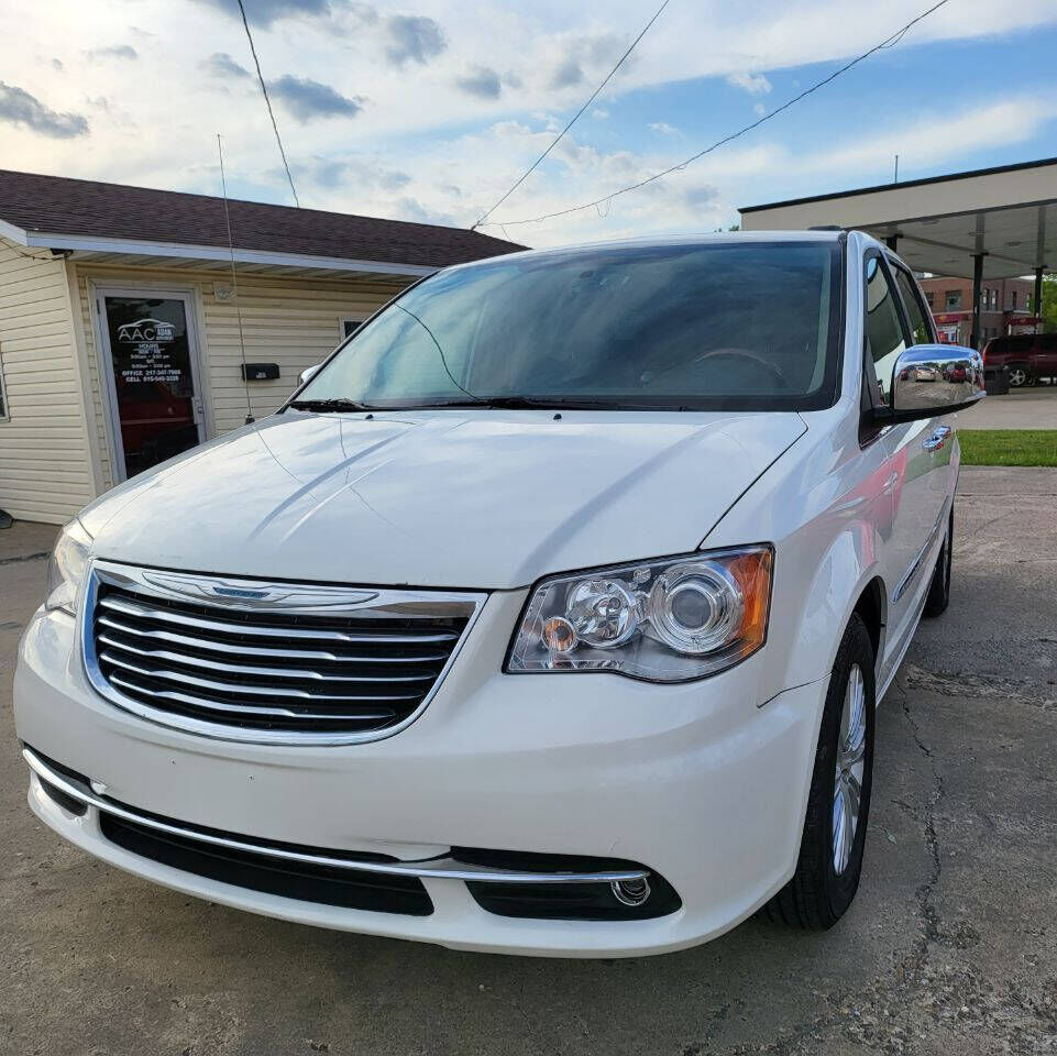 2012 CHRYSLER Town and Country
