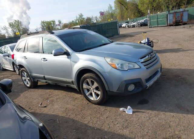 2013 SUBARU Outback
