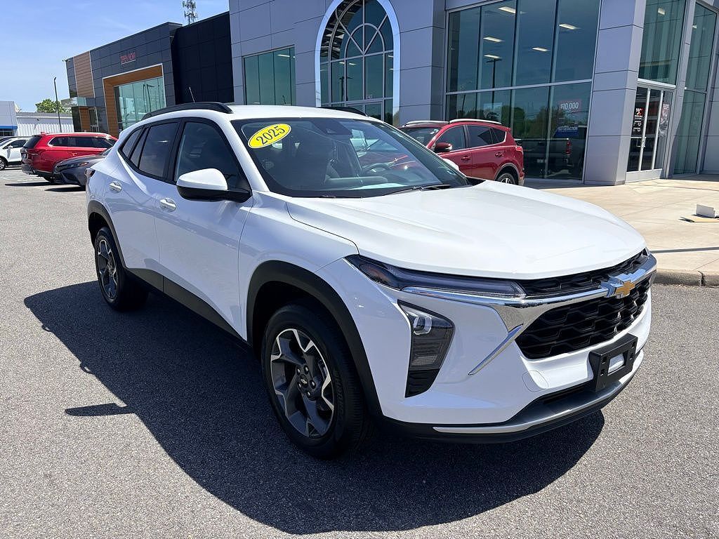 2025 CHEVROLET Trax