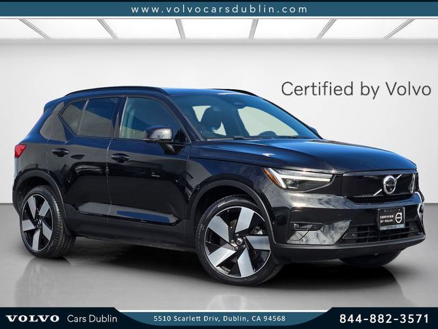 2023 VOLVO XC40