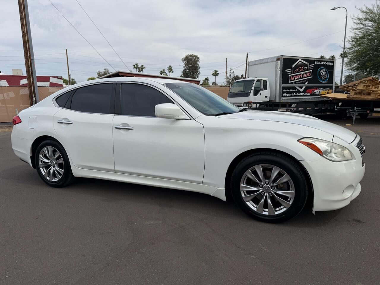 2012 INFINITI M56