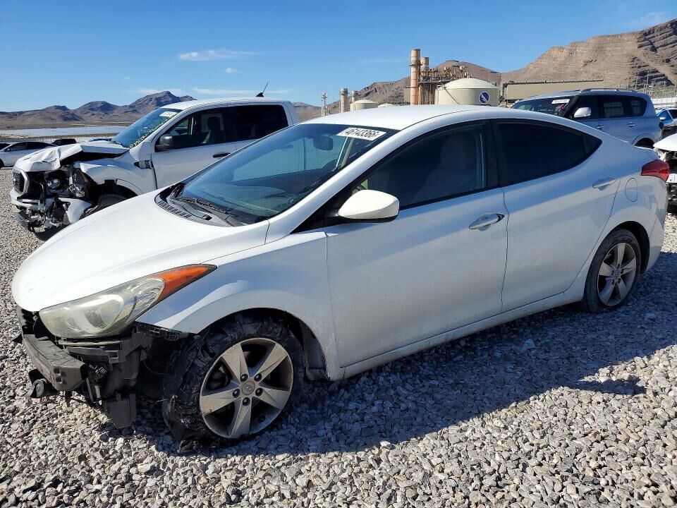 2013 HYUNDAI Elantra