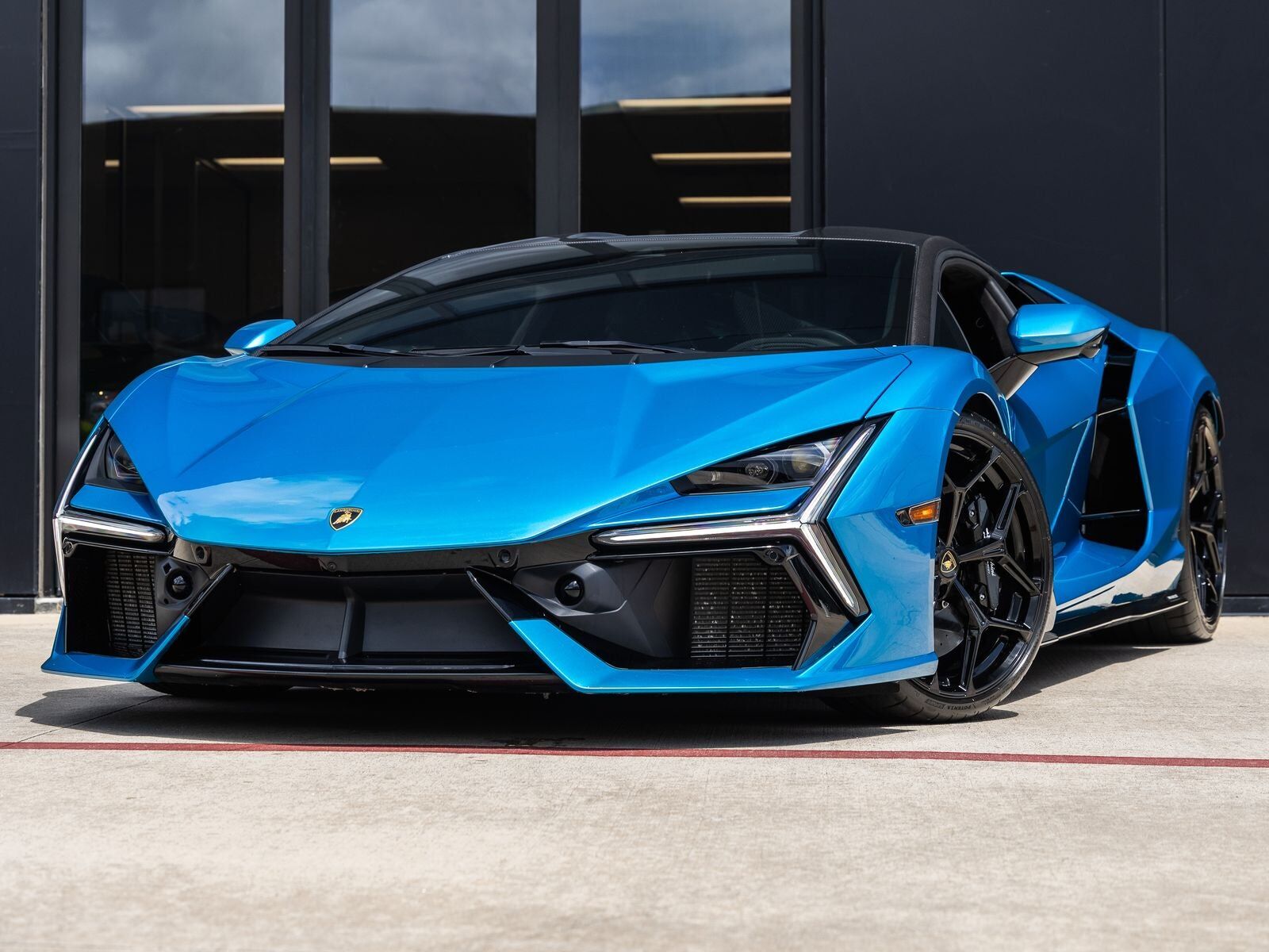 2025 LAMBORGHINI Revuelto