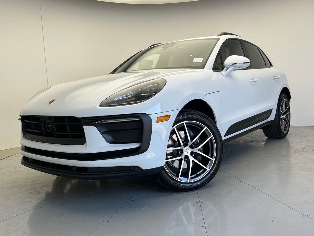 2026 PORSCHE Macan