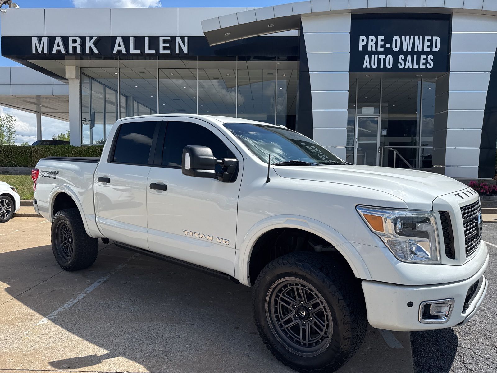 2019 NISSAN Titan