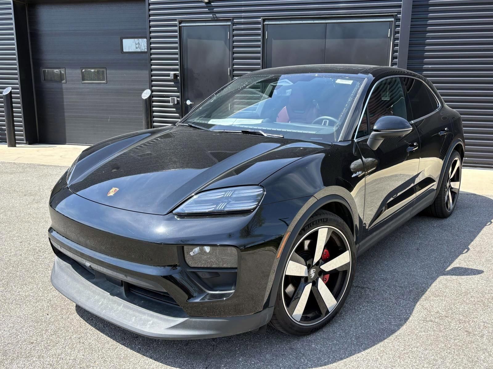 2025 PORSCHE Macan