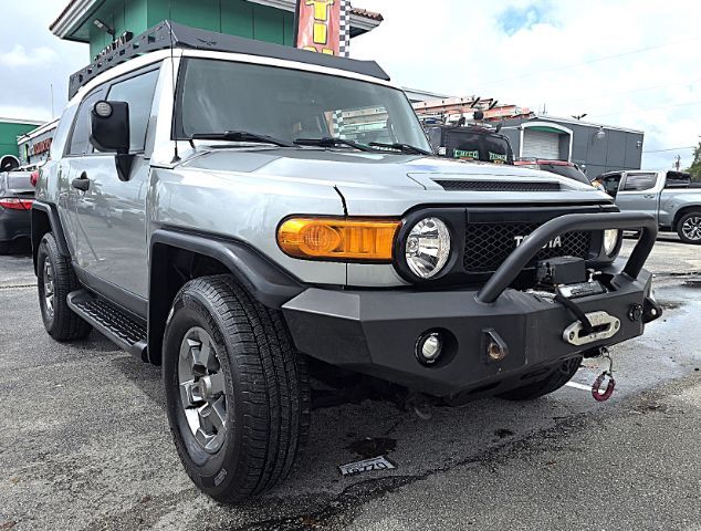 2012 TOYOTA FJ Cruiser