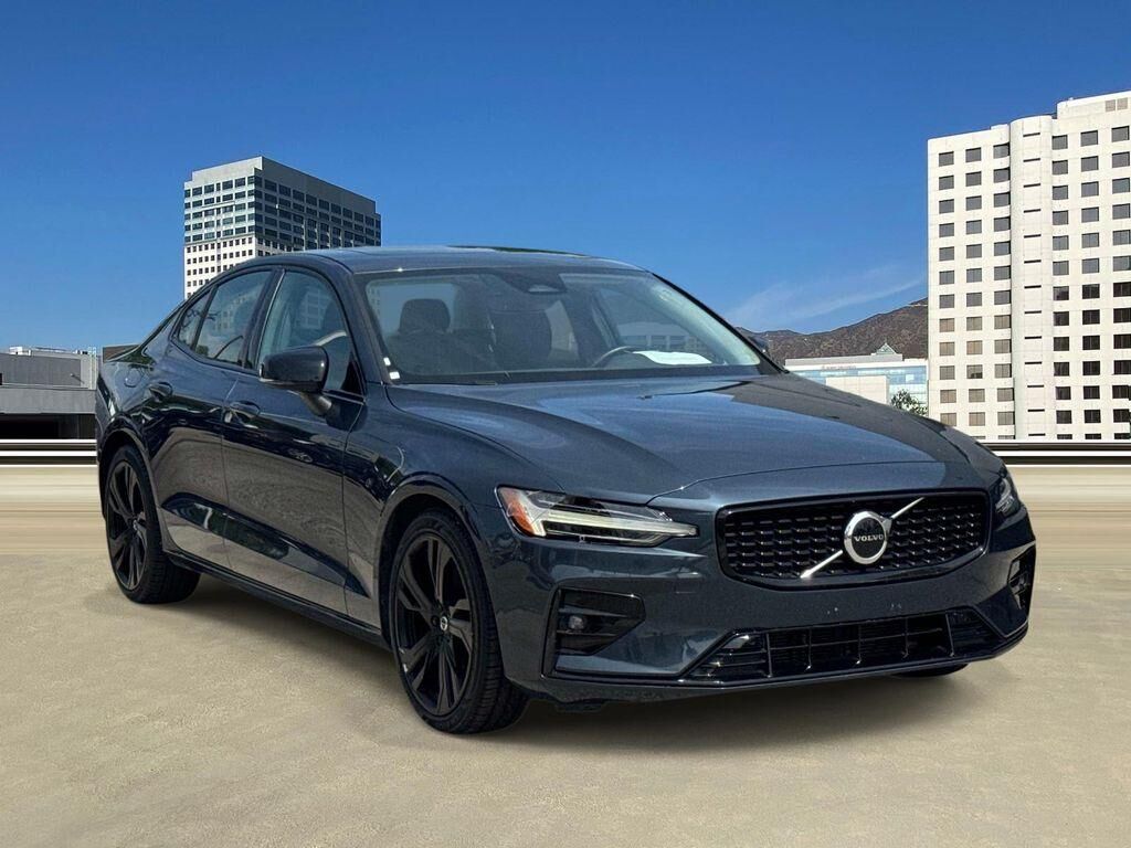 2024 VOLVO S60