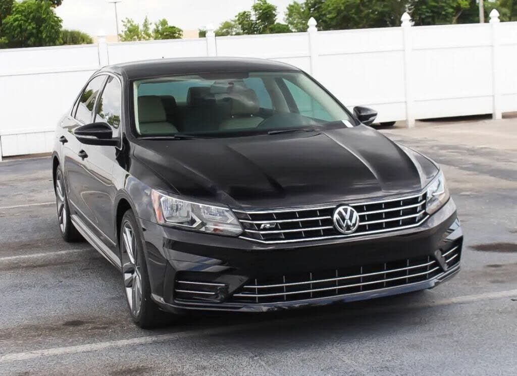 2017 VOLKSWAGEN Passat