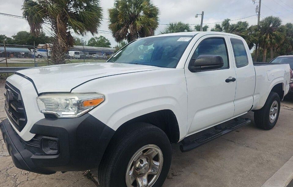 2018 TOYOTA Tacoma