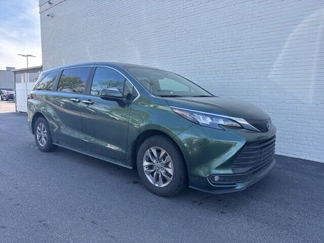2025 TOYOTA Sienna