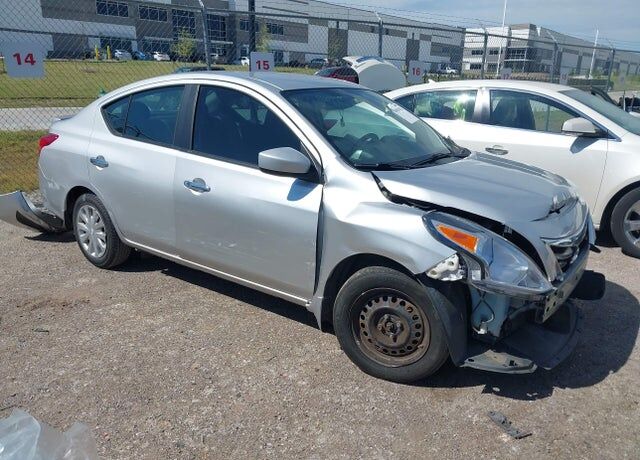2015 NISSAN Versa