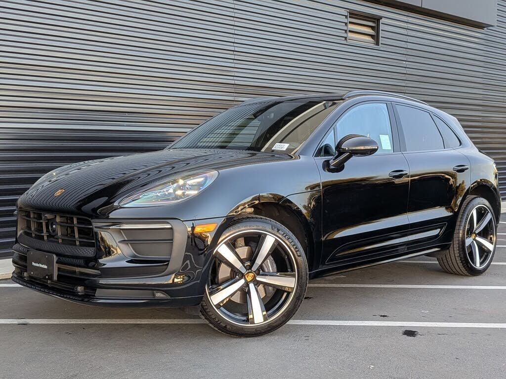 2026 PORSCHE Macan