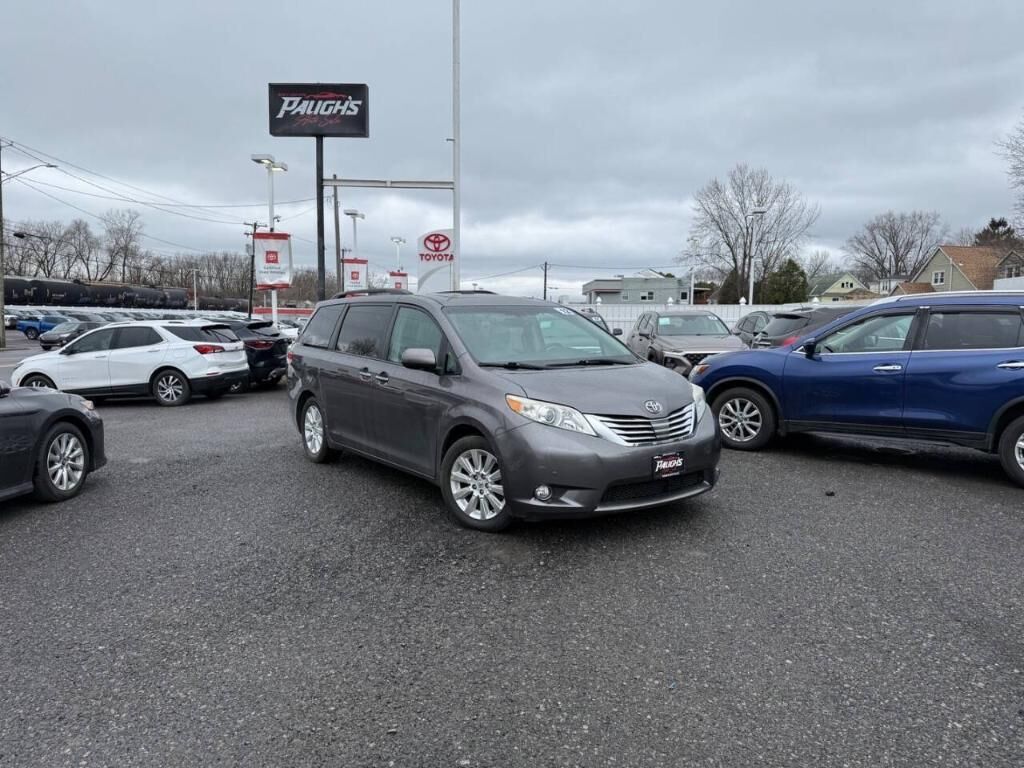 2012 TOYOTA Sienna