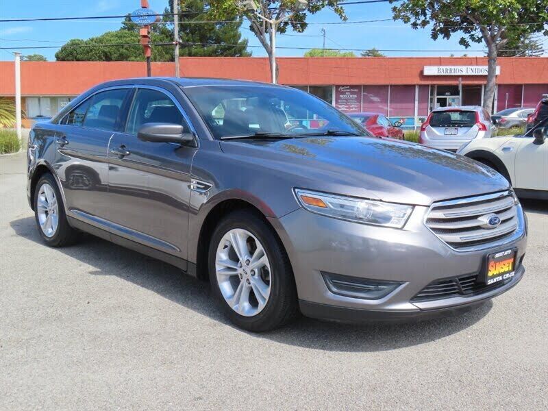 2013 FORD Taurus